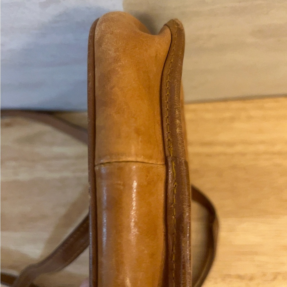 Unisa Vintage Uruguay
Emboss Brown 100% Genuine Leather Crossbody Bag - Picture 5 of 11